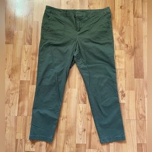 Old Navy Pixie Capris size 14